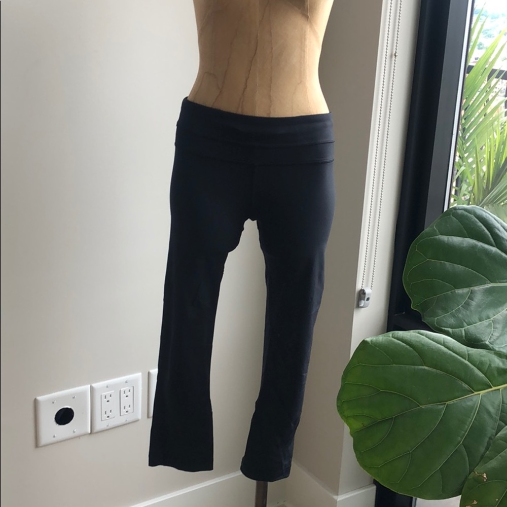 Lululemon black crop